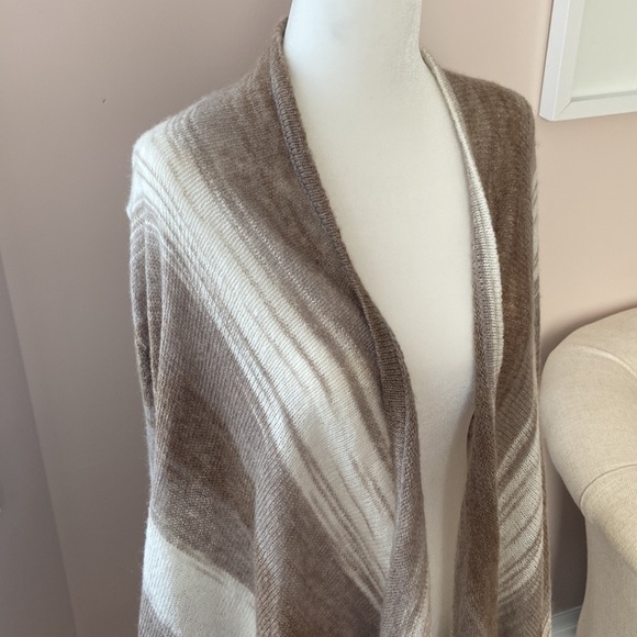 Tommy Bahama Lightweight Cardigan - Picture 2 of 9